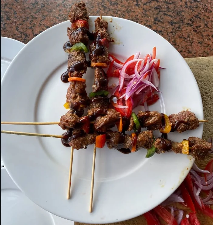 Beef skewers with kachumbari on a KulaTam plate